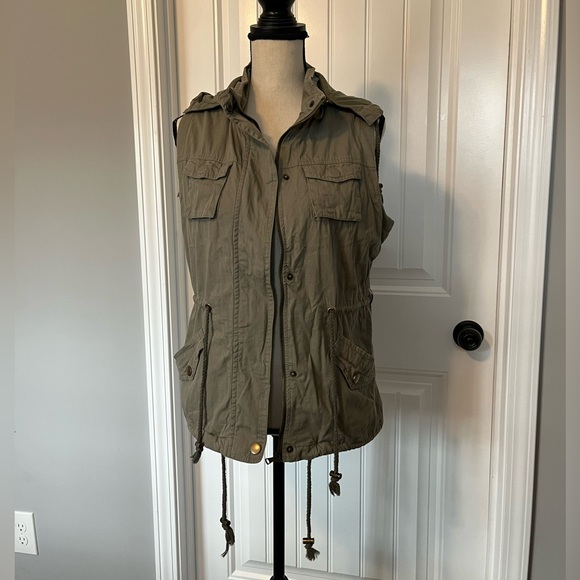 Fashionomics Olive Green Mockneck Utility Vest with Lining and Removable Hood - Picture 4 of 14